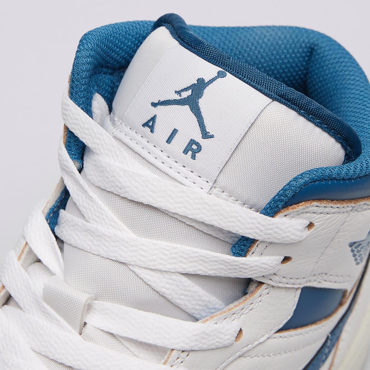 AIR JORDAN 1 MID SE