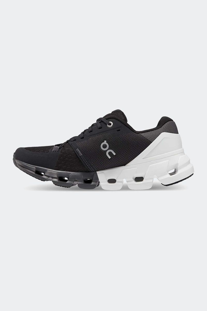 On Cloudflyer 4 – Black / White