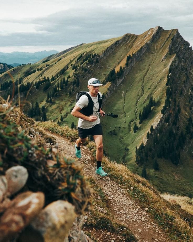 TRAIL RUNNING SHOES
