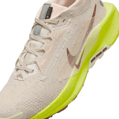 NIKE React Pegasus Trail 5 GORE-TEX (101 - Sanddrift/Dark Pony-Cyber-Life Lime)