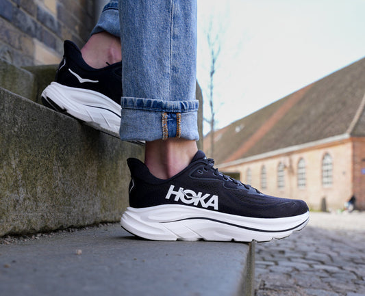 Clifton 10 (BWHT - Black/White)