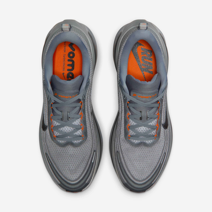 NIKE Vomero Plus
