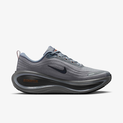 NIKE Vomero Plus