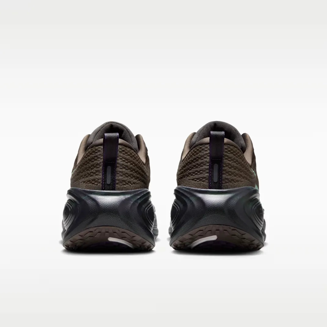 NIKE Vomero Plus