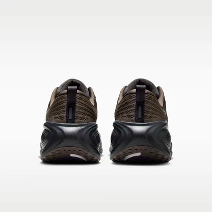 NIKE Vomero Plus