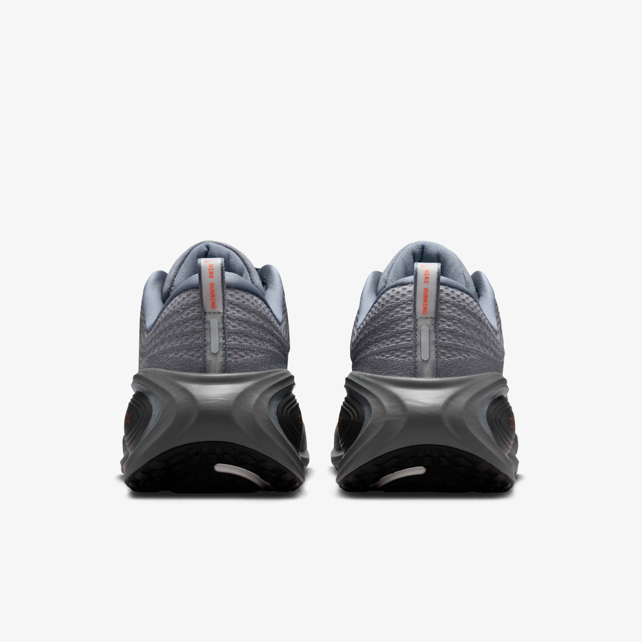 NIKE Vomero Plus