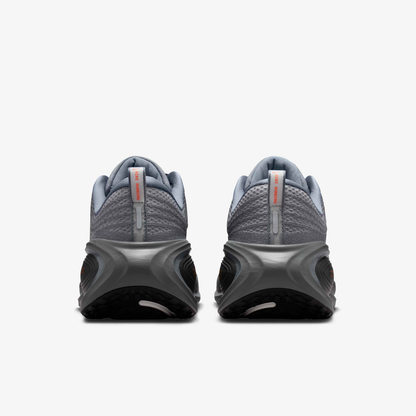 NIKE Vomero Plus