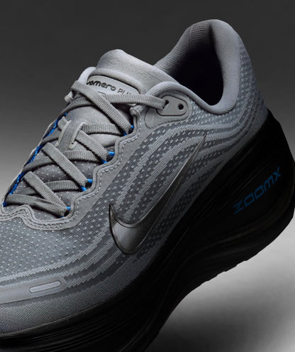 NIKE Vomero Plus
