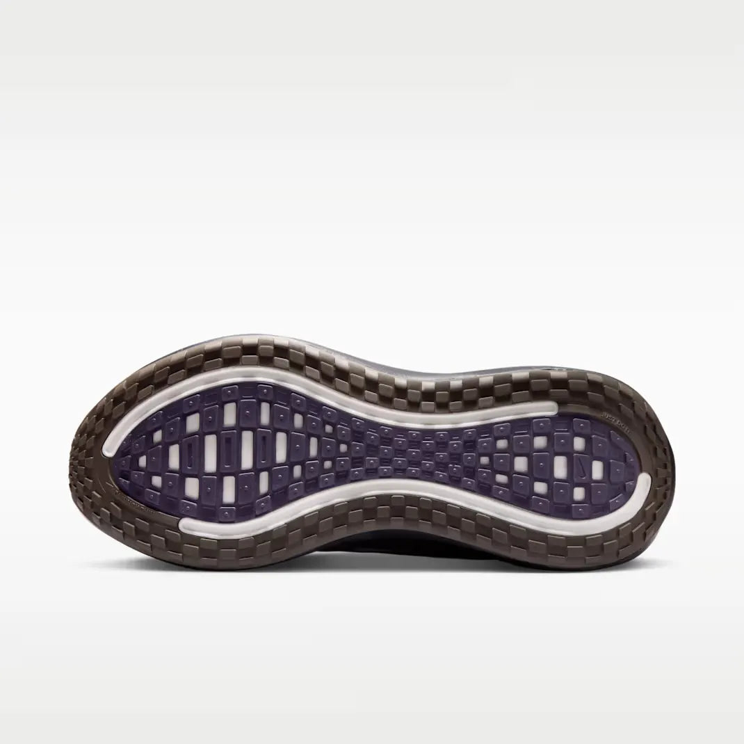 NIKE Vomero Plus