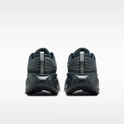 NIKE Vomero Plus