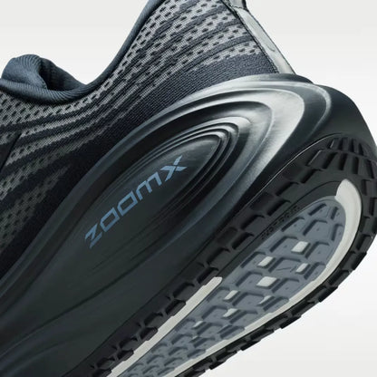 NIKE Vomero Plus