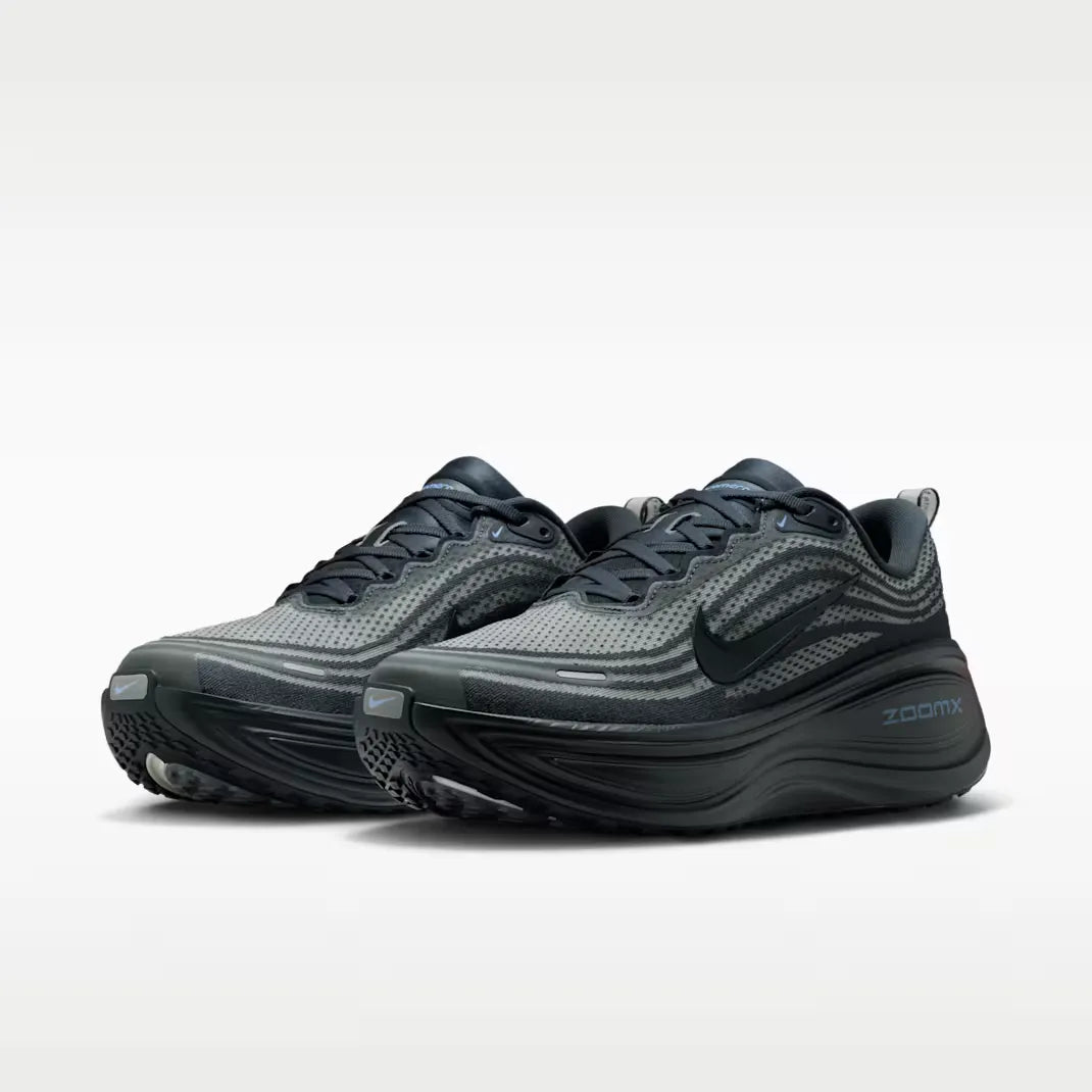 NIKE Vomero Plus