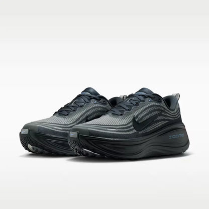 NIKE Vomero Plus