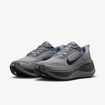 NIKE Vomero Plus