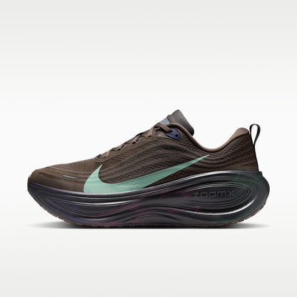 NIKE Vomero Plus