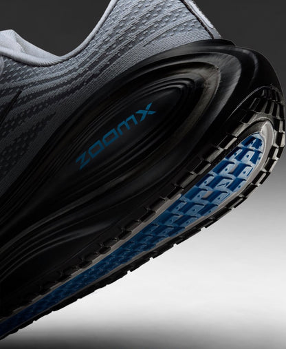NIKE Vomero Plus