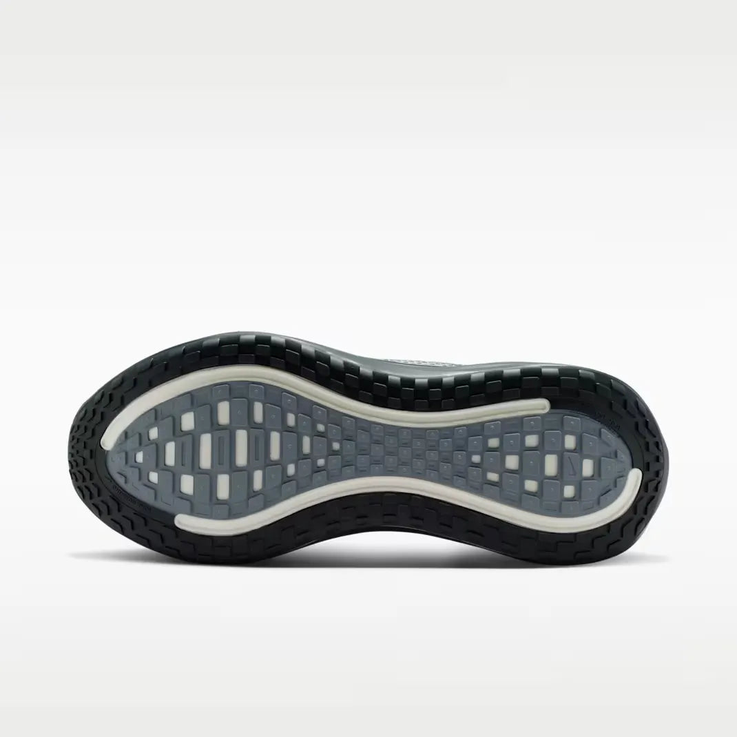 NIKE Vomero Plus