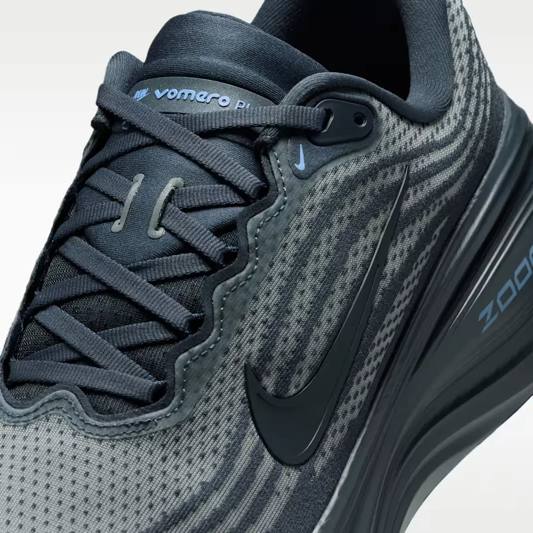 NIKE Vomero Plus