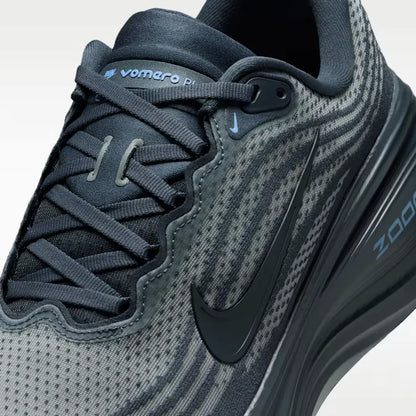 NIKE Vomero Plus