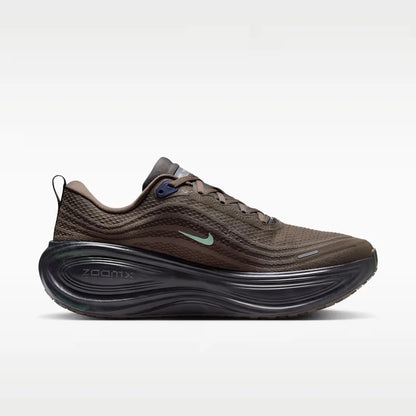 NIKE Vomero Plus