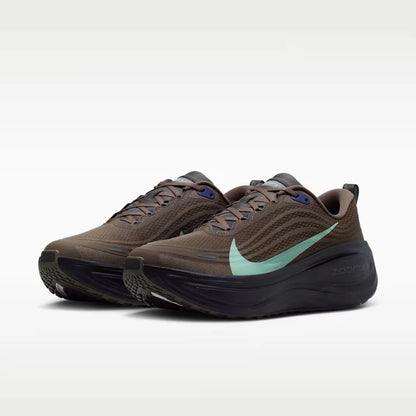 NIKE Vomero Plus